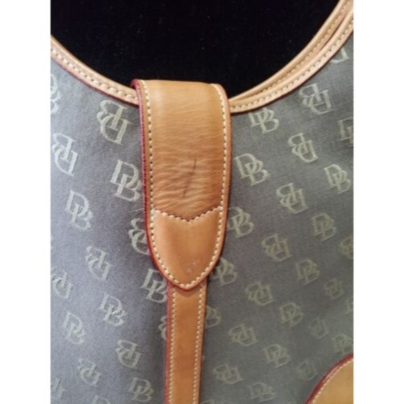 Pre-owned Dooney & Bourke Leather Hobo Handbag 1 Zipper Pocket Buckle Closure - Picture 13 of 13